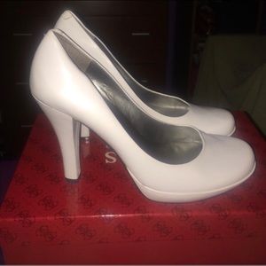 White Guess leather pumps